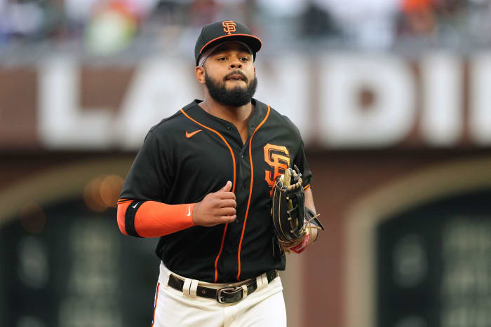SF Giants outfielder Heliot Ramos jogs towards the dugout between innings. (2022)